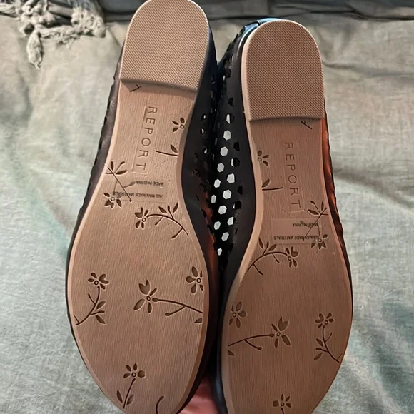 Report Madella Laser Cut Flats in Black Size - Picture 2 of 5